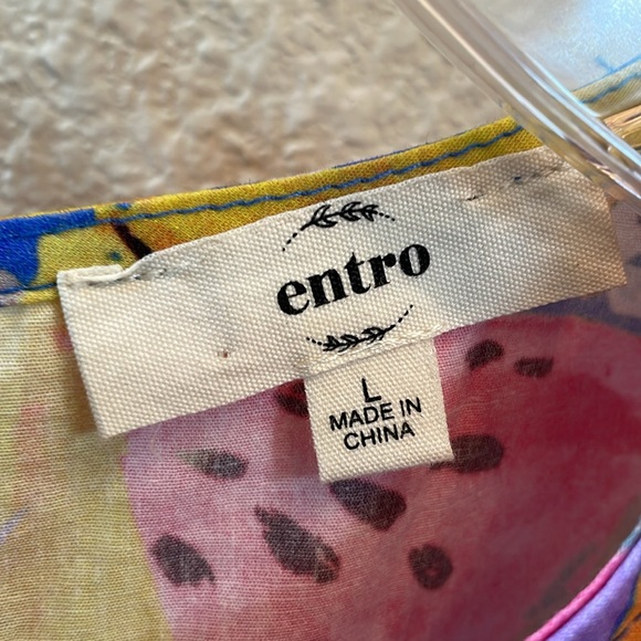 Entro Ruffle sleeve Fruit print blouse. NEW condition . Size Large - Picture 2 of 5